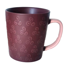 MUG TRISKELL RELIEF BRIQUE MAT