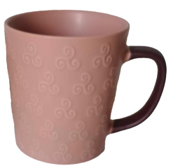 MUG TRISKELL RELIEF ROSE MAT 