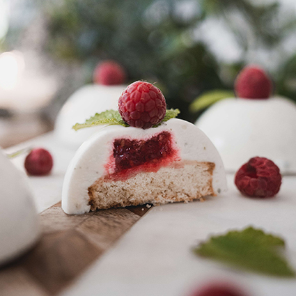 Dôme cheesecake framboises menthe & palets bretons 