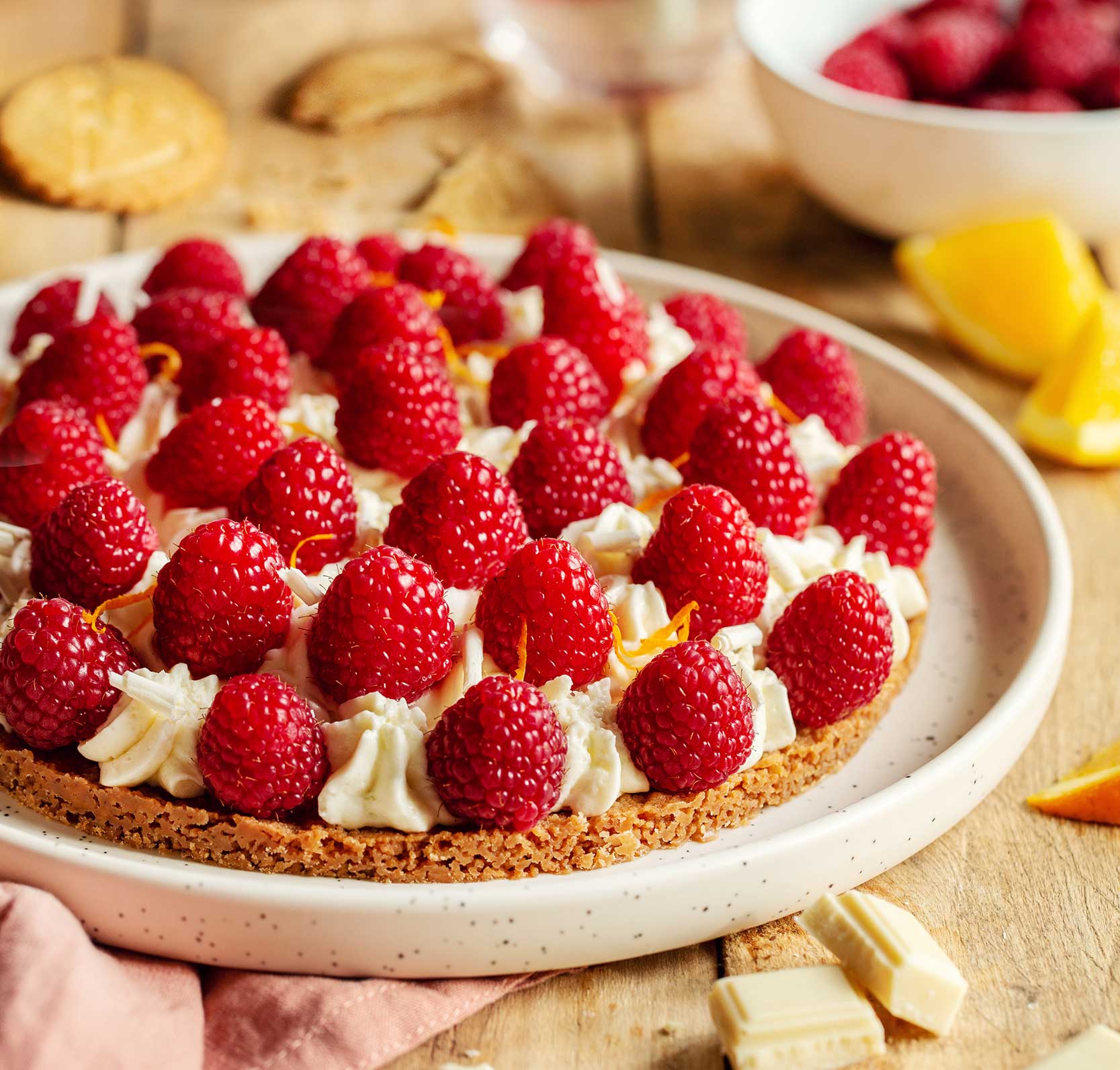 Tarte aux framboises et mousse chocolat blanc