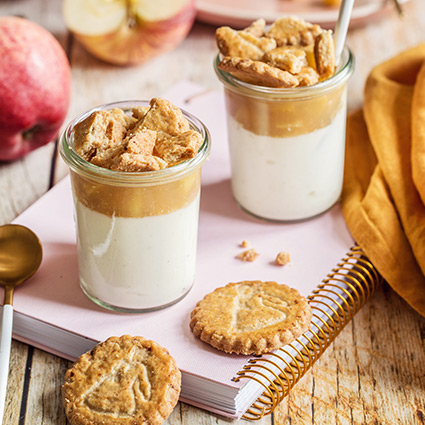 Verrines au fromage blanc, à la gelée de cidre & aux galettes à la pomme